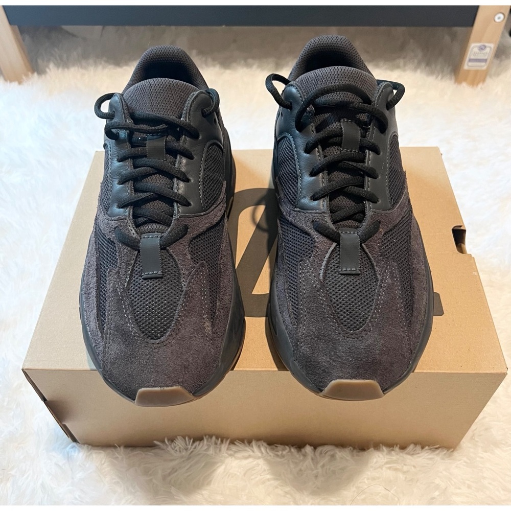 Women’s Yeezy Boost 700 Sneakers!